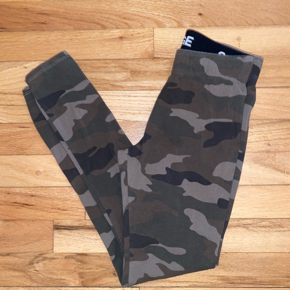 Garage camo leggings XS